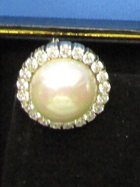 Vintage beautiful pierced earrings By Hollywood Collections NIB